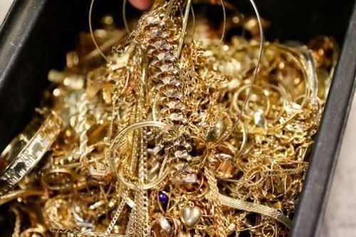 Đào móng nhà, người đàn ông bất ngờ tìm thấy kho báu và cái kết