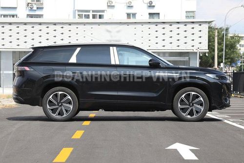SUV ngang cỡ Toyota Fortuner, công suất 389 mã lực, siêu tiết kiệm xăng, giá 'mềm'