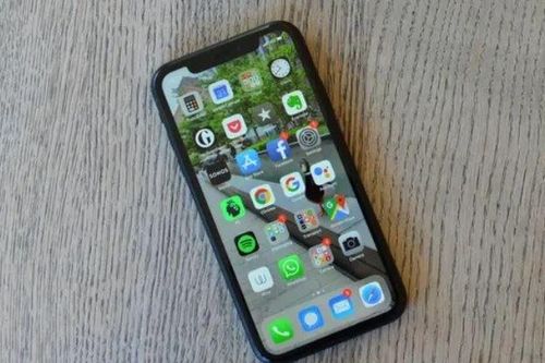 Đây là chiếc iPhone thiết kế đẹp như iPhone 15, nhiều màu hấp dẫn, vẫn mượt với giá chỉ từ 3 triệu