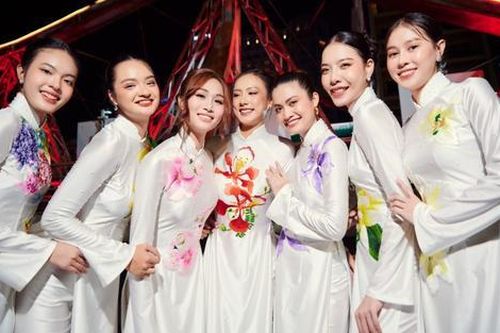 NTK Đức Hùng ra mắt bộ sưu tập áo dài 'Sắc Thu Hà Nội'