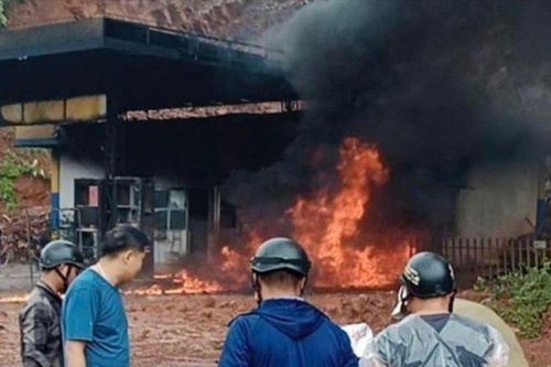 Cháy rụi cây xăng tại huyện biên giới Nậm Pồ
