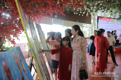 Câu lạc bộ Phát triển tài năng vẽ KiChi Art, thành phố Lạng Sơn: Tổ chức triển lãm tranh với chủ đề 'Ảo diệu của sắc màu'