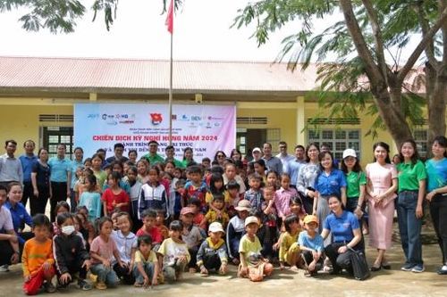 Chiến dịch Kỳ nghỉ hồng của Đoàn Khối Doanh nghiệp tỉnh tại huyện Đam Rông