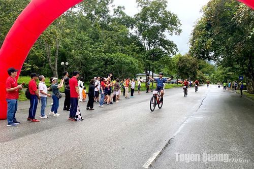 Tuyên Quang giành 3 giải nhất toàn đoàn tại Giải đua xe đạp địa hình tỉnh Bắc Kạn mở rộng năm 2024