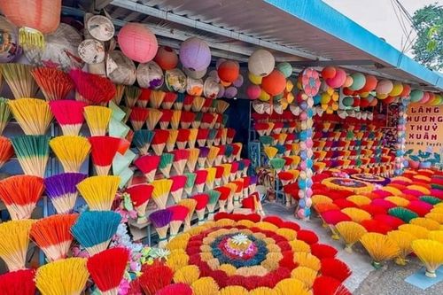Bà lão ở làng hương