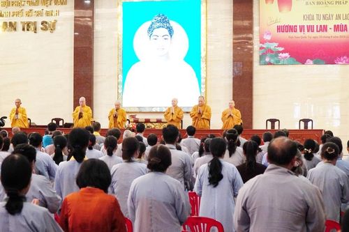 'Hương vị Vu lan - mùa Báo hiếu' tại Việt Nam Quốc Tự
