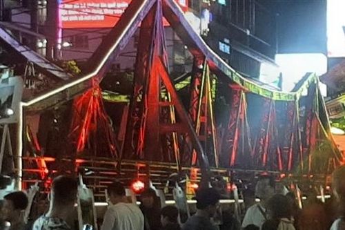 Tái hiện cầu Long Biên trên phố đi bộ Nguyễn Huệ
