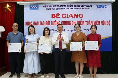50 học viên được nhận chứng chỉ kiểm toán viên nội bộ cấp độ thực hành