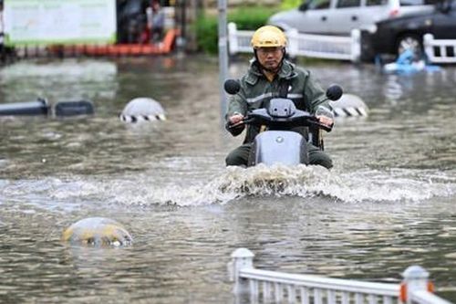 Mưa lũ gây thiệt hại lớn tại Trung Quốc và Thái Lan
