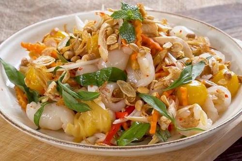 Cách làm gỏi ức gà thơm ngon, thanh đạm cho ngày nắng nóng