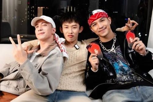 Cường Seven ám ảnh vì mác 'thảm họa', S.T Sơn Thạch không dám xem lại hình debut