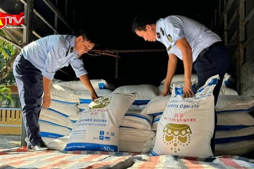 'Chặn' xe hàng chở 16 tấn đường cát Thái Lan nghi nhập lậu