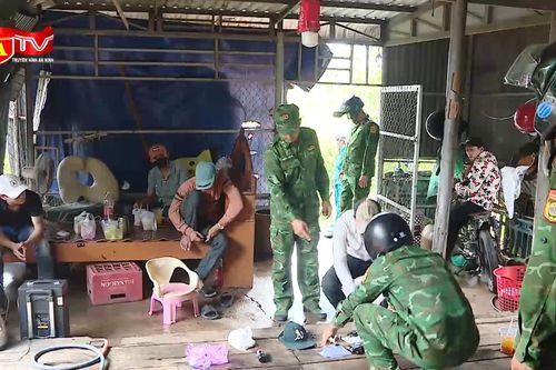 Nhóm thanh niên tụ tập sử dụng ma túy trong lán trại