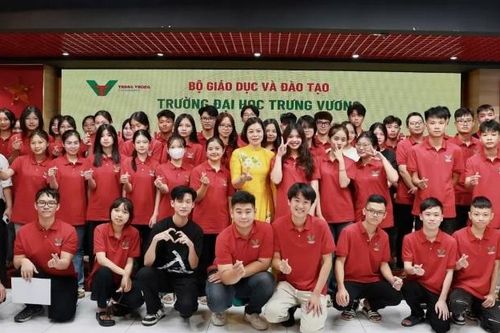 'Chia sẻ kinh nghiệm, định hướng nghề nghiệp cho sinh viên khóa 15'