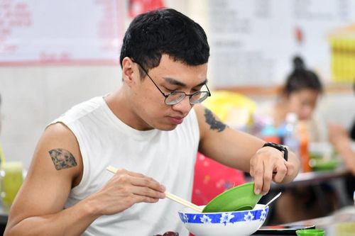 'Thuế độc thân' đè nặng giới trẻ ở TP.HCM, Hà Nội
