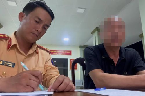 Tài xế lái ôtô đi ngược chiều trên cao tốc Hà Nội - Hải Phòng