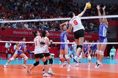 Tin nóng thể thao tối 26/8: Cộng đồng bóng chuyền Việt Nam gọi tên 'nhân tố X' được huyền thoại số 1 thế giới khen ngợi
