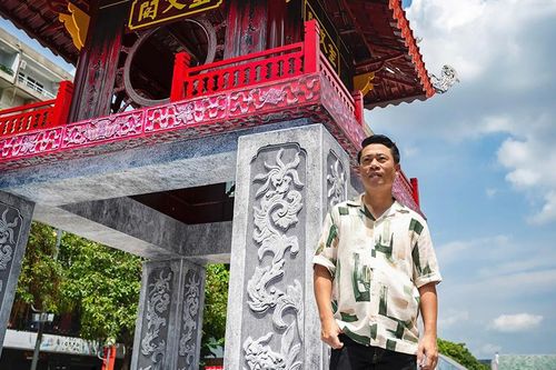 'Tôi khắc họa những 'Dấu son Hà Nội' bằng tình yêu'