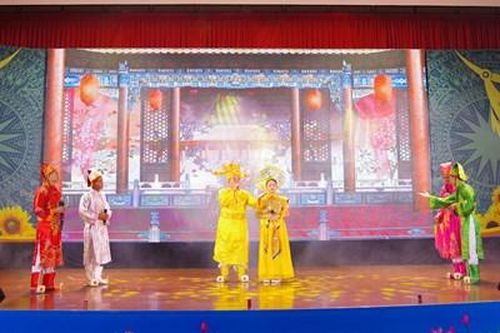 Bộ đội diễn tiểu phẩm về văn hóa giao thông