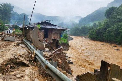 Mưa lũ, sạt lở đất nhiều nơi ở châu Á