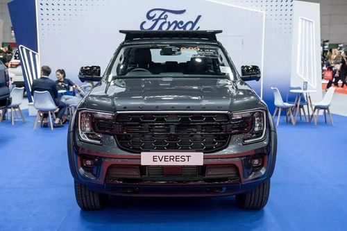 Cận cảnh Ford Everest Sport 2024 'bằng xương, bằng thịt', chờ về Việt Nam