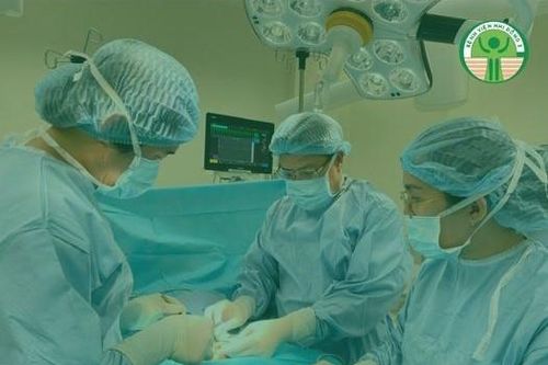 Bé gái 10 tháng tuổi nguy kịch vì lồng ruột