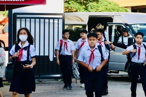Gần 1,7 triệu học sinh TPHCM háo hức tựu trường