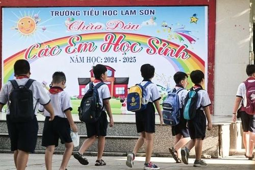 Sáng nay (26/8), học sinh TP. Hồ Chí Minh tựu trường