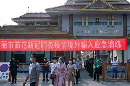 Quân đội Trung Quốc tuần tra vùng biên giới giáp Myanmar