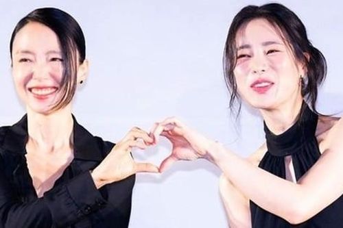Hai 'nữ hoàng cảnh nóng' cũng không cứu được bộ phim