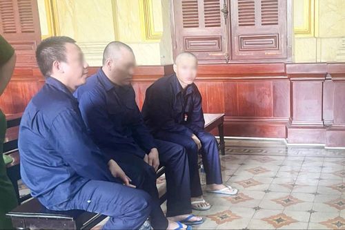 Bắn bạn tử vong vì bị dọa đốt nhà nuôi gà
