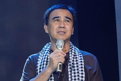 Quyền Linh khóc không ngừng khi nhắc về cha: 'Tôi giấu nỗi đau suốt nhiều năm'