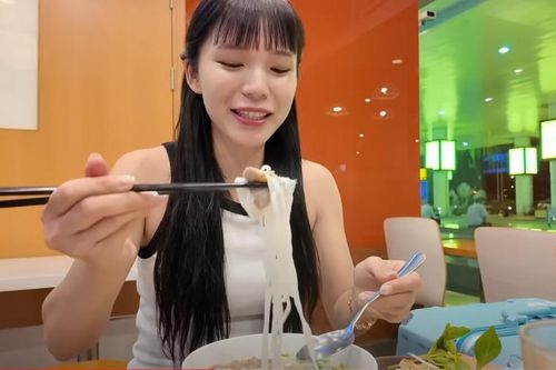 Khách Nhật thưởng thức phở giá 150.000 ở sân bay Nội Bài, khen ngon nức nở