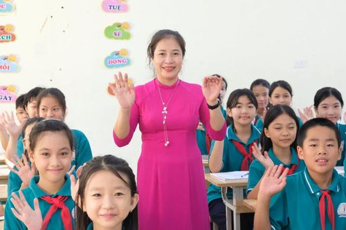 Học sinh Nghệ An háo hức ngày đầu tựu trường