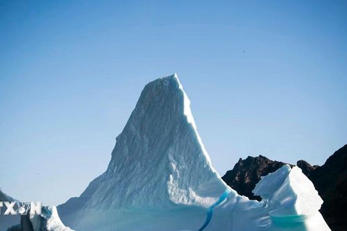 Iceland: Sập hang động băng phía Đông Nam, 2 người mất tích