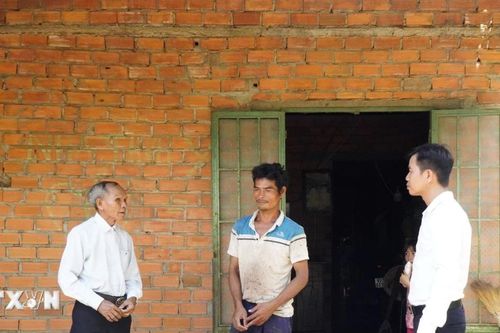 Phát huy vai trò già làng trong vùng đồng bào dân tộc thiểu số