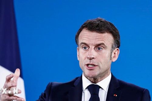 Tổng thống Pháp Emmanuel Macron đàm phán với lãnh đạo cực hữu