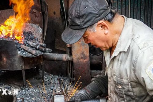 Người thợ rèn cuối cùng giữ lửa trên đất phố cổ Hà Nội