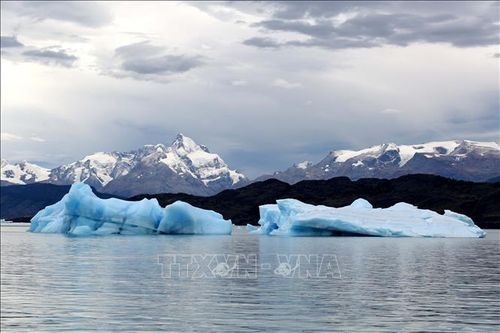Sập hang động băng tại Iceland, 2 người mất tích