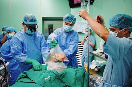 Xúc động ca ghép tim xuyên Việt với gần 100 nhân viên y tế từ Bắc đến Nam tham gia