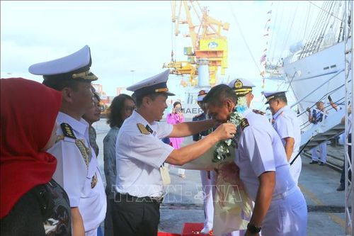 Tàu Hải quân Indonesia thăm xã giao thành phố Hải Phòng
