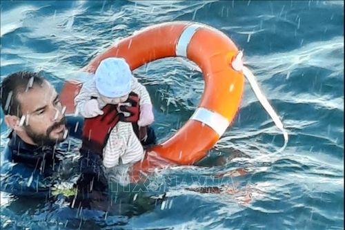 Nhiều người bơi từ Maroc vào Tây Ban Nha