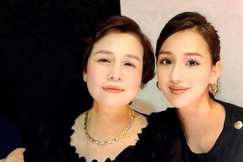 Mẹ ruột giàu có của Lã Thanh Huyền làm dàn sao trầm trồ vì vẻ trẻ đẹp
