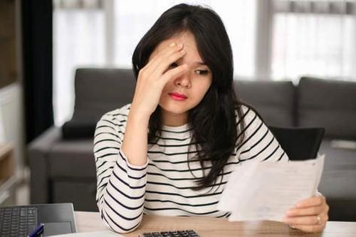 Sinh viên đau đầu với 'bài toán' chi tiêu cho việc học đại học