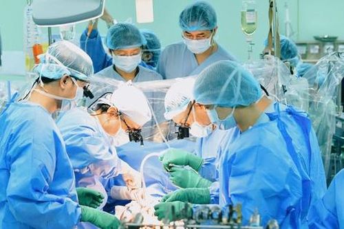 Bệnh nhân 37 tuổi được ghép tim, hồi sinh sự sống