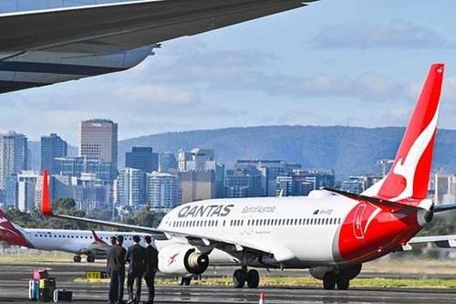 Hãng máy bay Qantas bán 'hớ' 300 vé hạng nhất, thất thu 15.000 USD mỗi vé