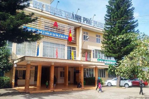 Bé 13 tuổi mang thai nghi bị cha dượng xâm hại
