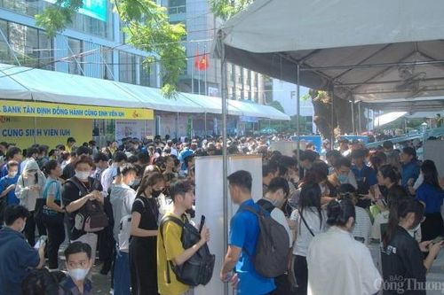 Trường Đại học Công nghiệp TP. Hồ Chí Minh trao 70 tỷ đồng học bổng cho sinh viên năm học 2024-2025