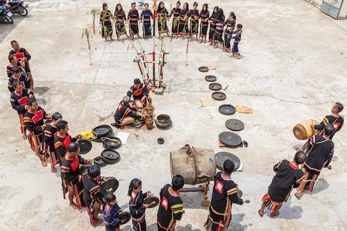 Những người 'giữ lửa' cồng chiêng ở Ayun Pa