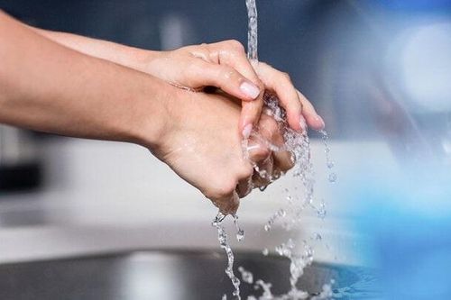 Cách làm dịu tay bỏng rát do dính ớt